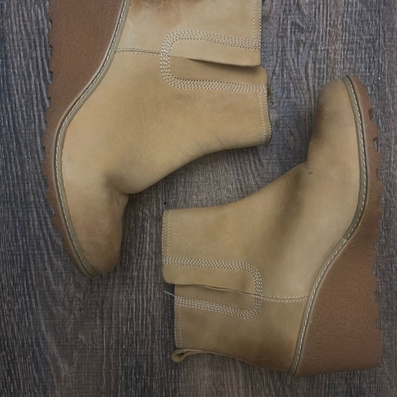 Timberland “Amston” pull on wedge Chelsea boot 7.5 in good condition - Picture 5 of 10